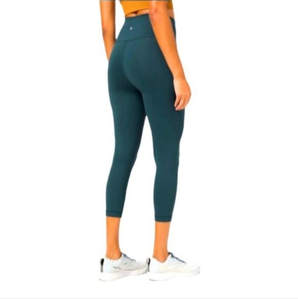 lululemon athletica Pants - Lululemon Wunder Under Reversible Crop Leggings Size 4